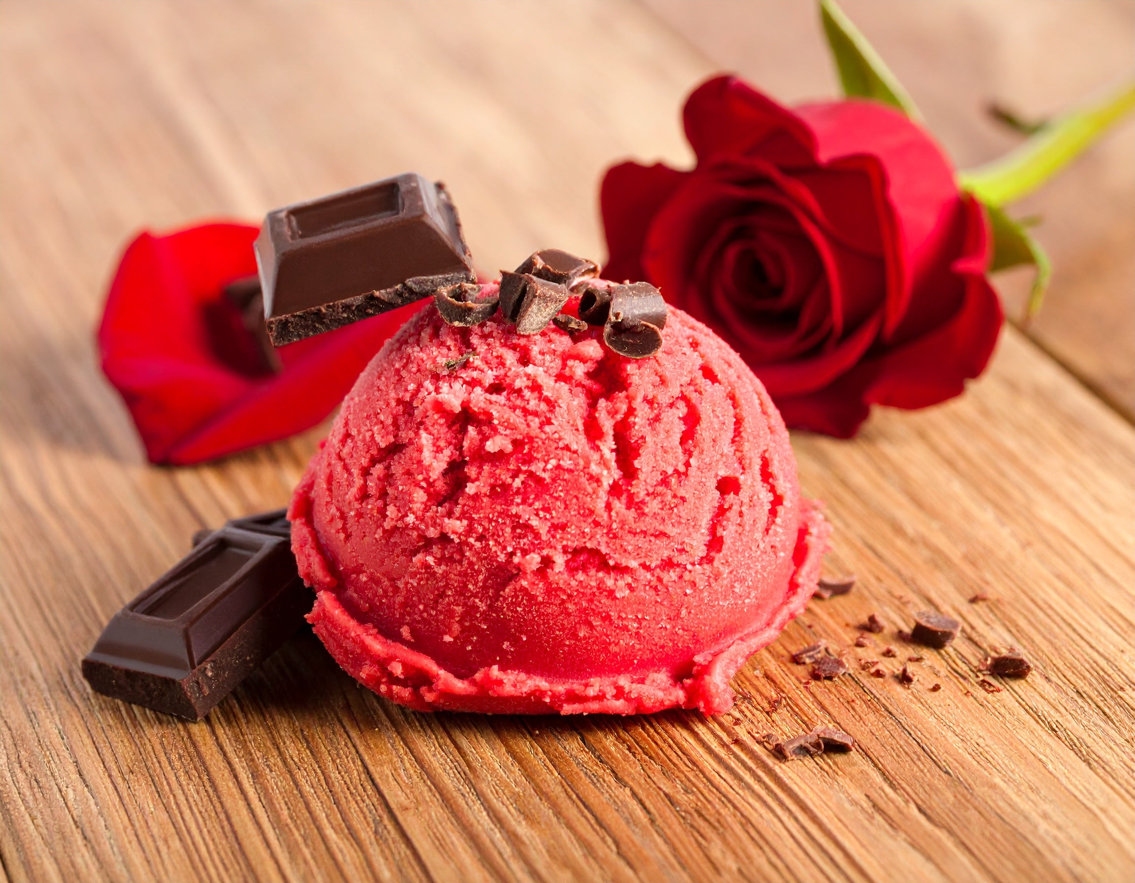 Red Rose with Chocolates Ice Cream